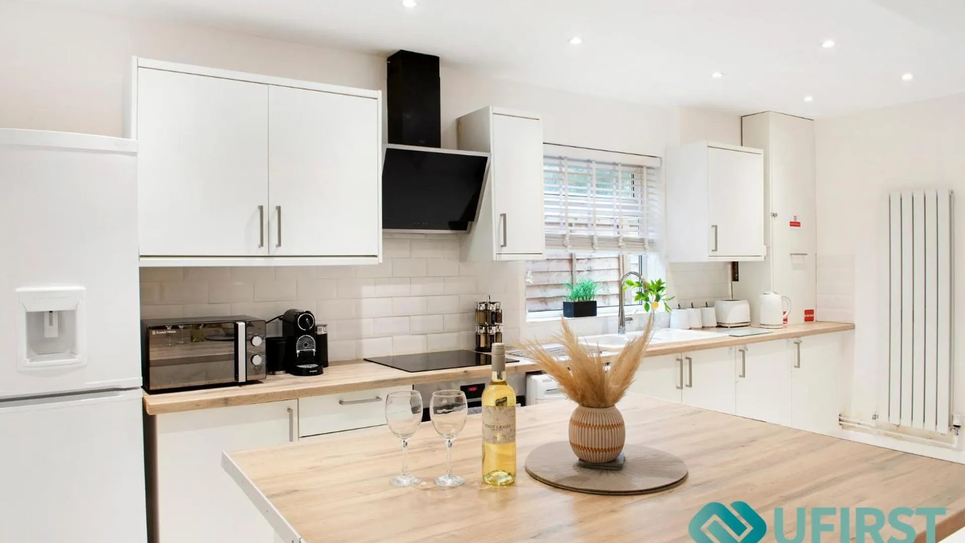 Luxury 3Br House - Hot Tub - Near Castle, Qmc - City Centre & Trent Bridge - Free Parking - Sleeps 6 Nottingham