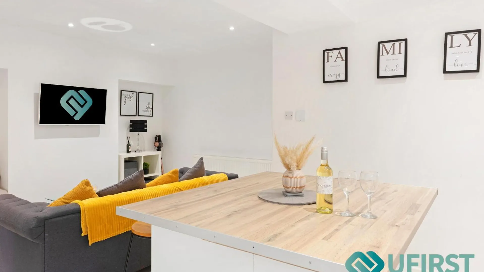 Holiday home Luxury 3Br House - Hot Tub - Near Castle, Qmc - City Centre & Trent Bridge - Free Parking - Sleeps 6 Nottingham