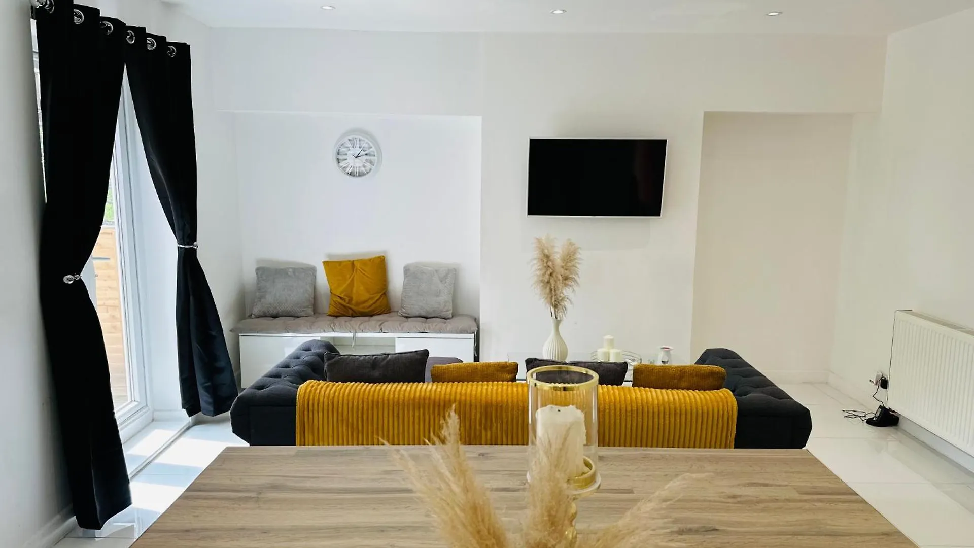 Luxury 3Br House - Hot Tub - Near Castle, Qmc - City Centre & Trent Bridge - Free Parking - Sleeps 6 诺丁汉 英国