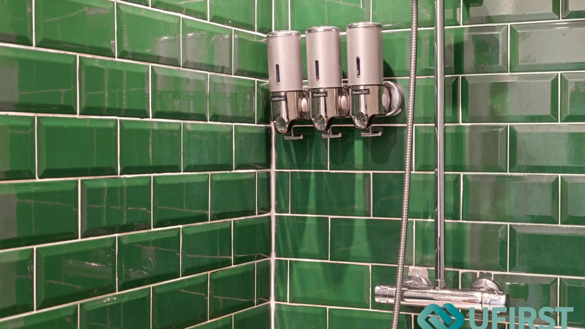 Luxury 3Br House - Hot Tub - Near Castle, Qmc - City Centre & Trent Bridge - Free Parking - Sleeps 6 诺丁汉 0*,