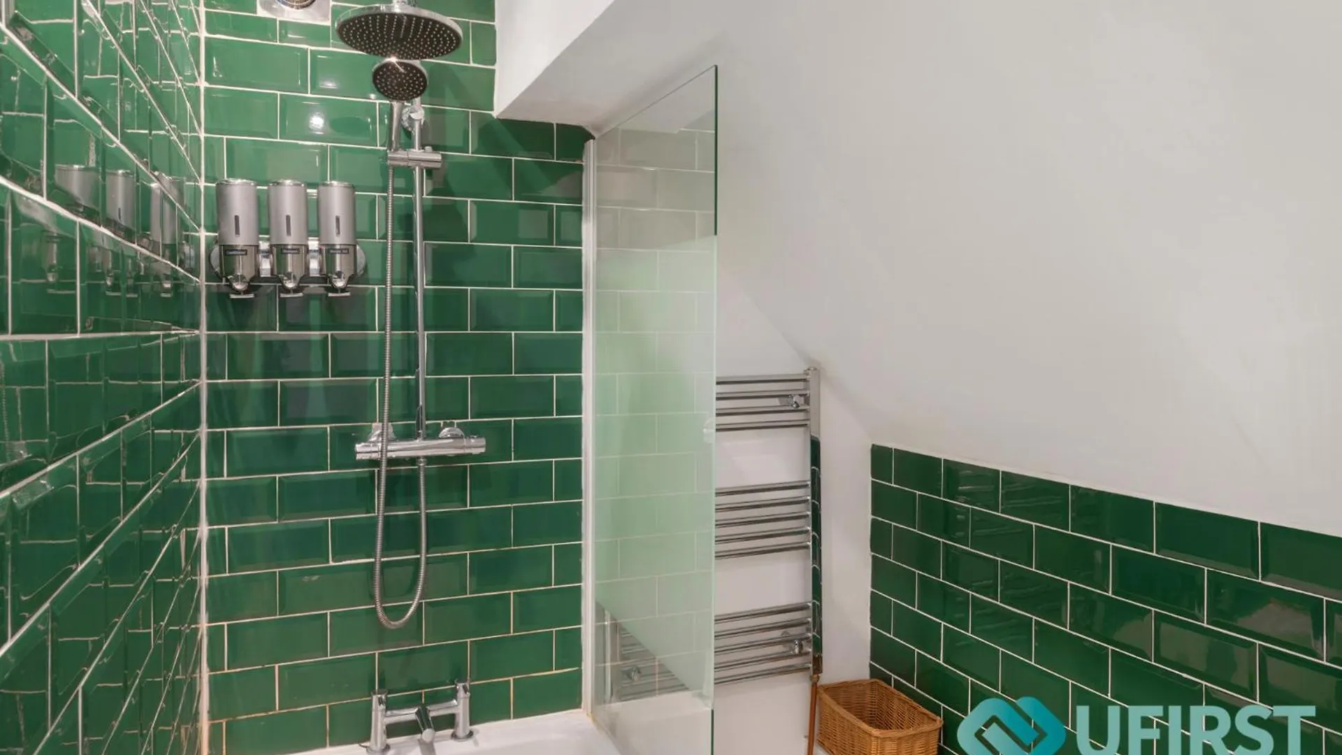 Luxury 3Br House - Hot Tub - Near Castle, Qmc - City Centre & Trent Bridge - Free Parking - Sleeps 6 诺丁汉 度假居